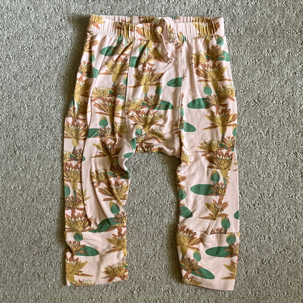 KATE QUINN pink lotus bamboo pants, 12-18M.
